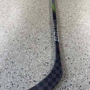 Refurbished (Blade-Toe) | Bauer Hyperlite 2 (Black/Silver/Neon Green) | RH | 77 Flex | P28 Curve | 65.25"| SKU: 5015