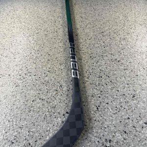 New (Pro Stock) | Bauer Hyperlite 2 (Green/Black) | RH | 65 Flex | P28 Curve | 62"| SKU: 5096